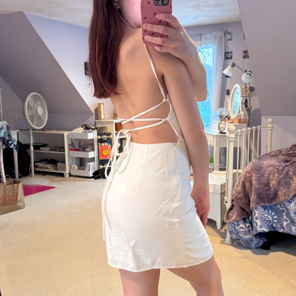 Stappy, backless dress from Forever 21 - Picture 2 of 5
